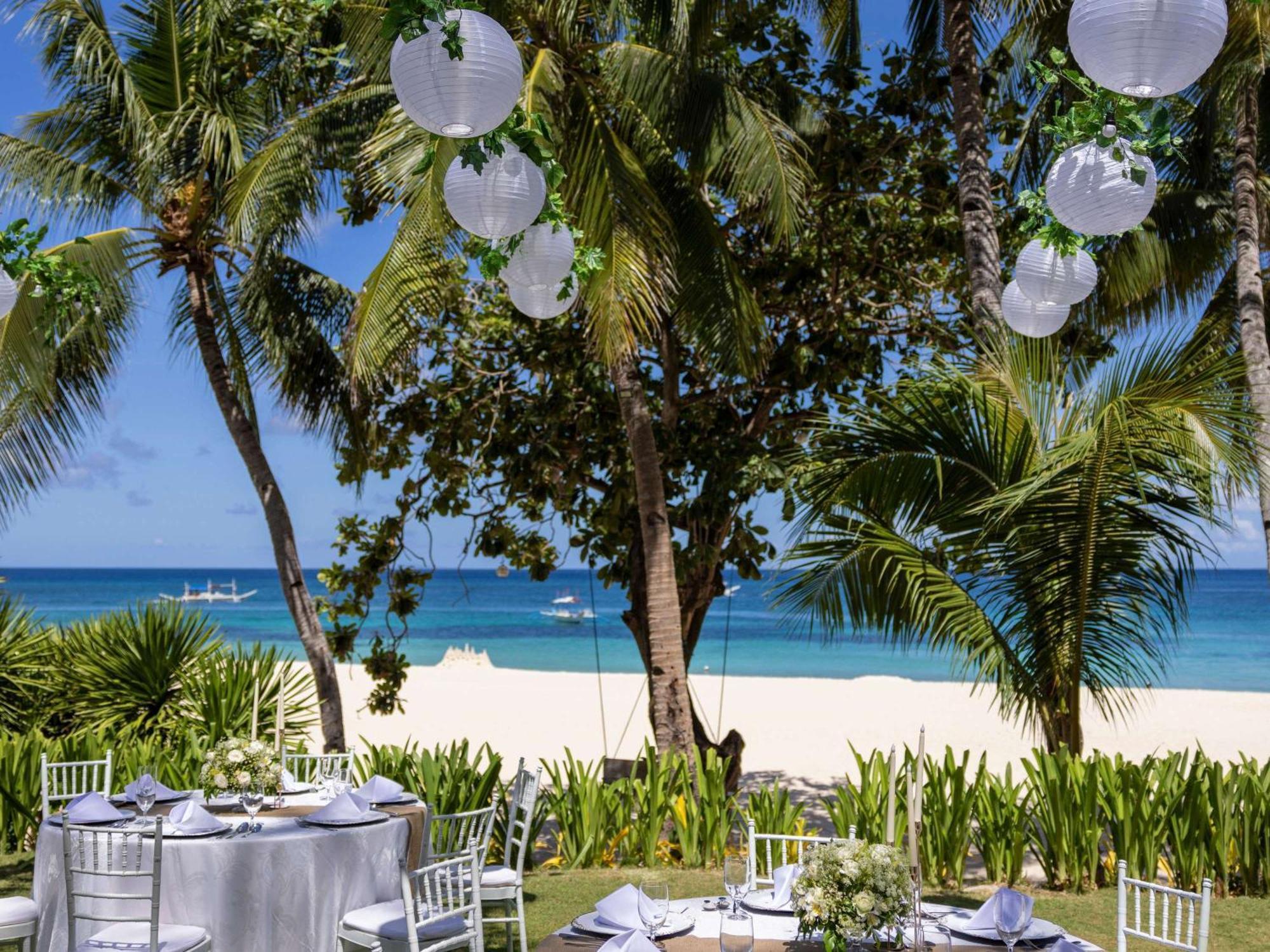 Movenpick Resort & Spa Boracay Yapak Екстериор снимка Beachfront at The Royal Paradise Hotel & Spa