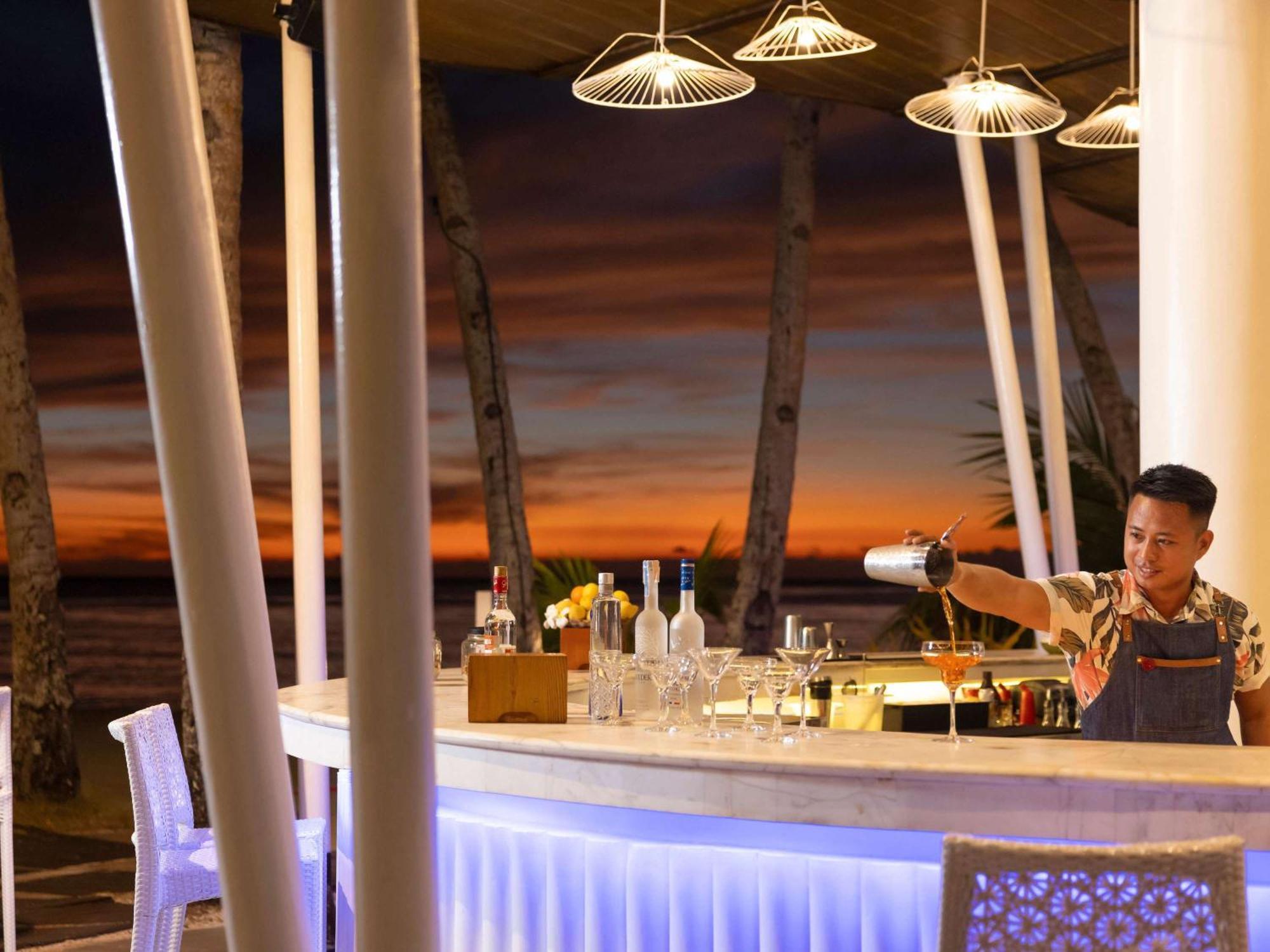 Movenpick Resort & Spa Boracay Yapak Екстериор снимка Sunset Bar