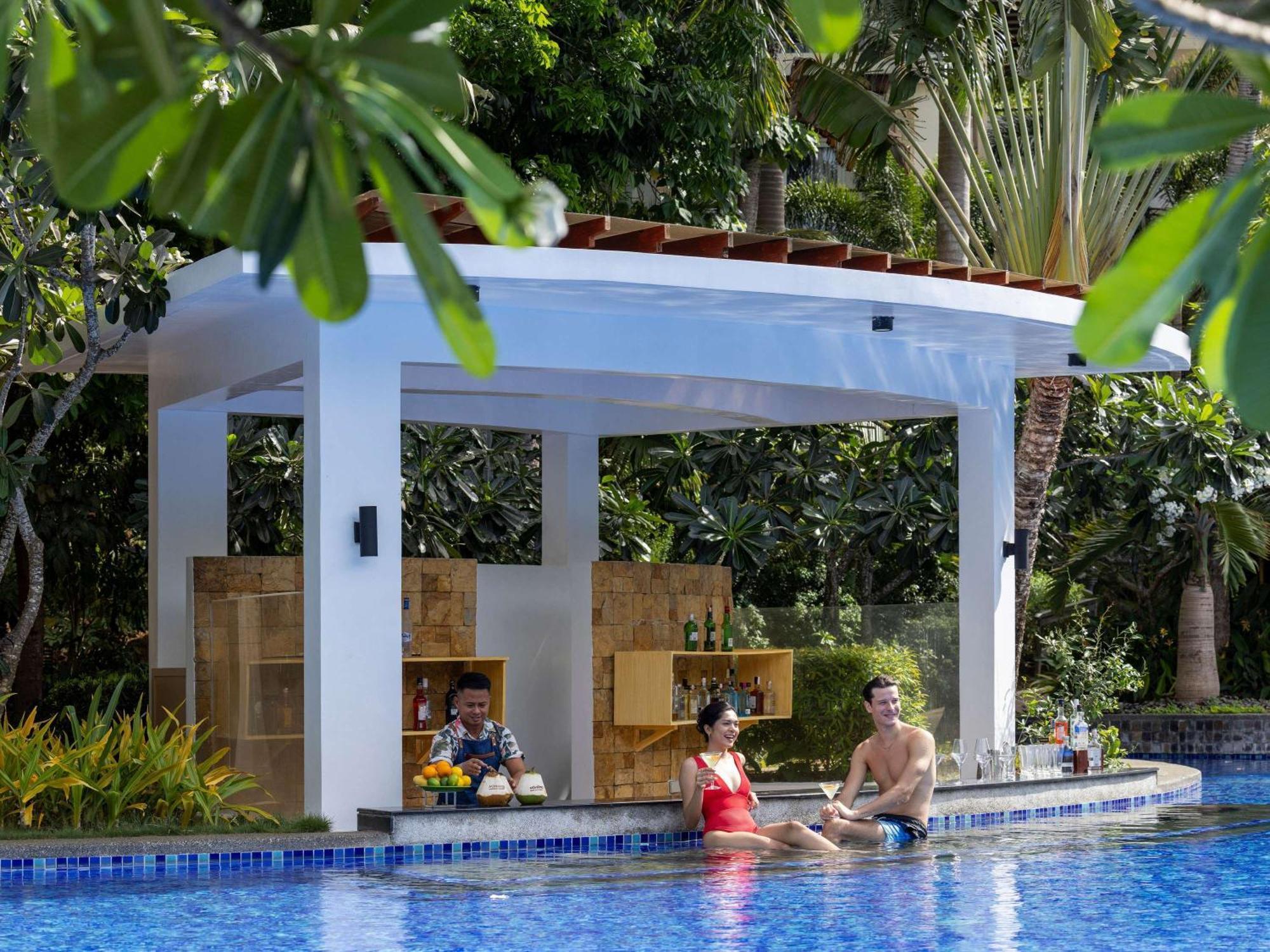 Movenpick Resort & Spa Boracay Yapak Екстериор снимка The swimming pool at the resort