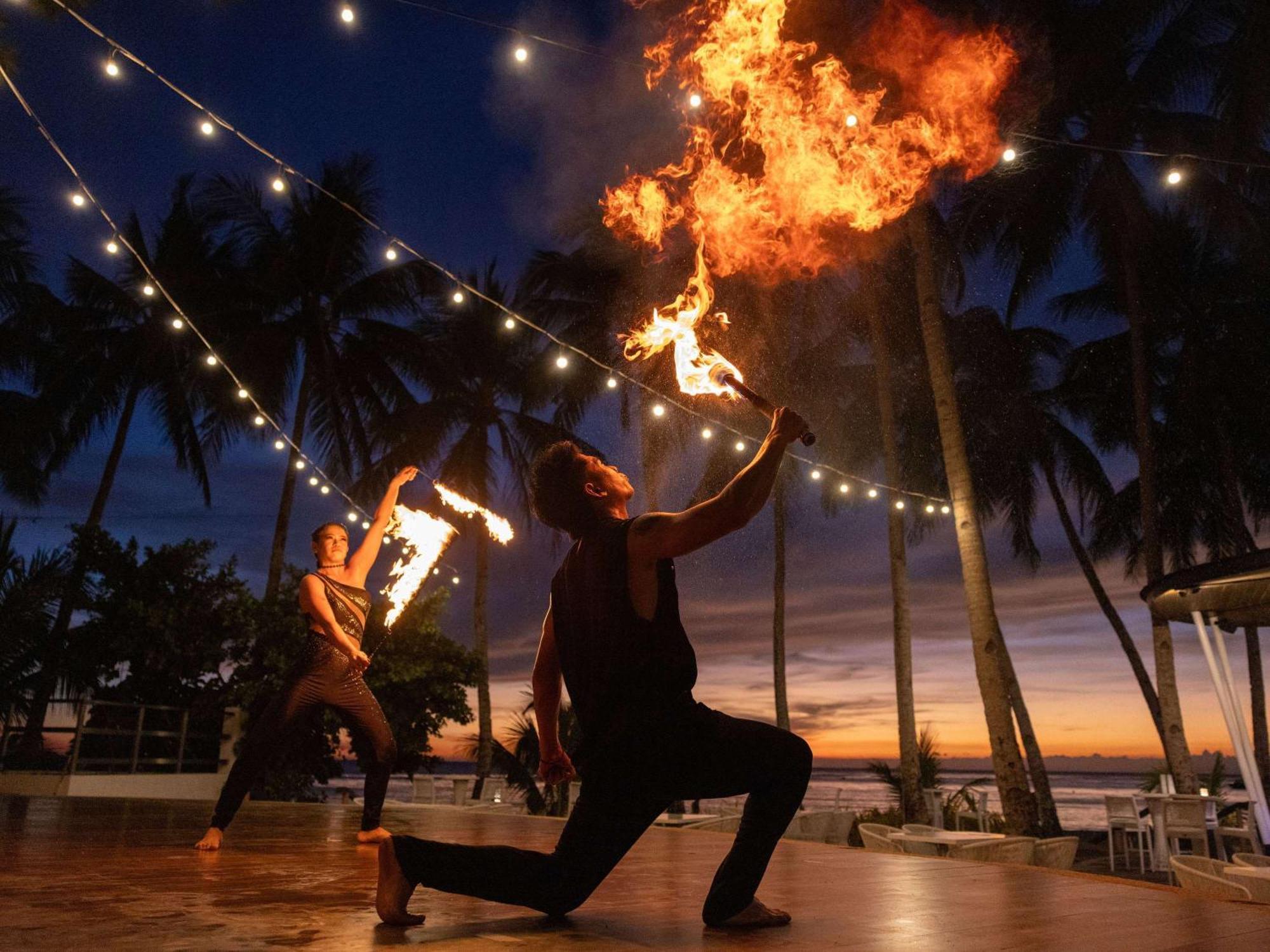 Movenpick Resort & Spa Boracay Yapak Екстериор снимка Luau at the Royal Hawaiian Hotel