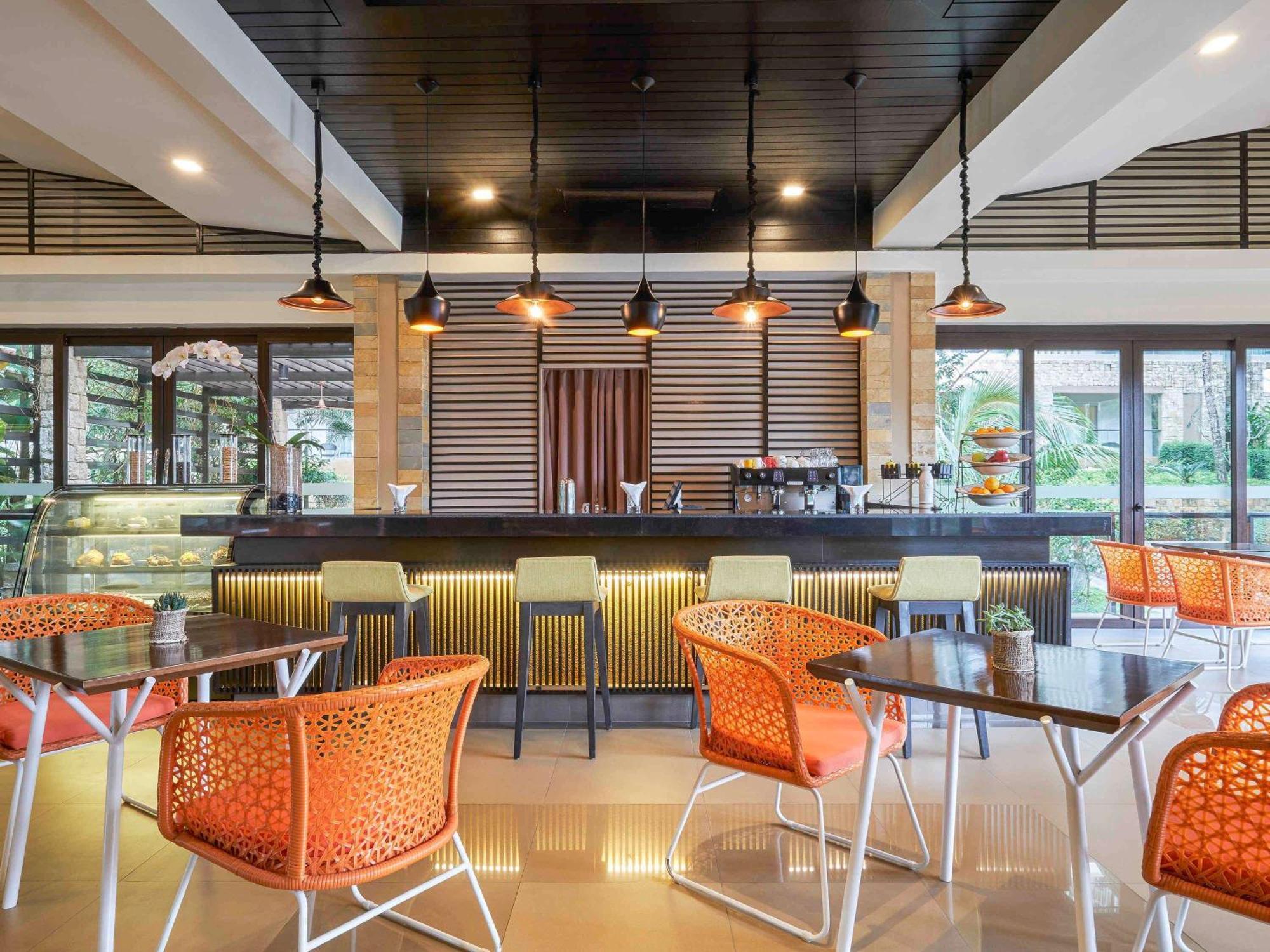 Movenpick Resort & Spa Boracay Yapak Екстериор снимка The Coffee Shop